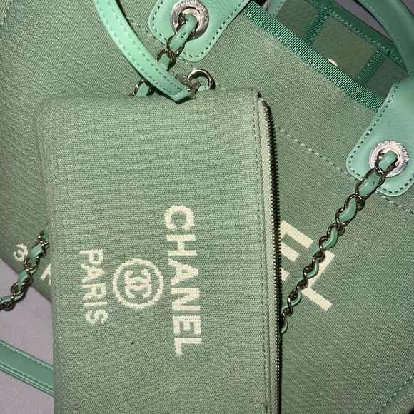 Chanel Deauville tote - Picture 7 of 10